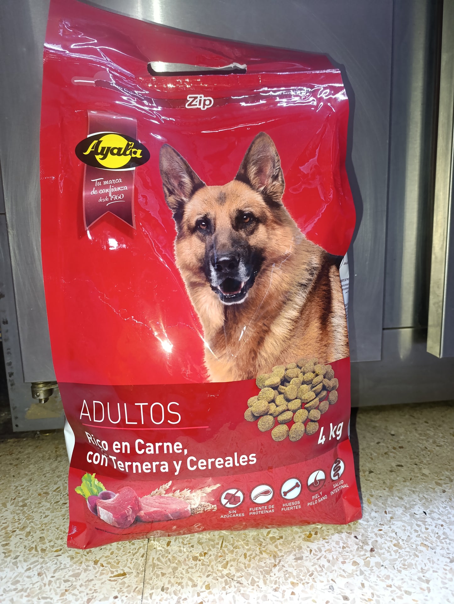SACO COMIDA ADULTOS RICO EN CARNE CON TERNERA Y CEREALES 4 KG